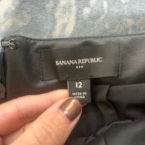 Size 12 black leather mini skirt banana republic